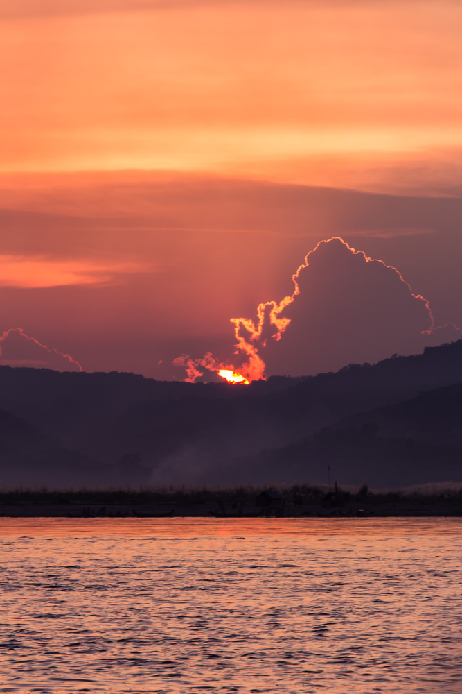 Sunset on the Irrawaddy River (Ayeyarwaddy River) in Bagan, Myanmar (Burma)