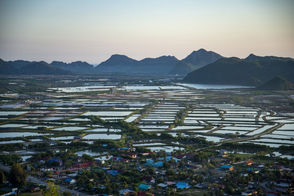The Landscape and view from the Khao Daeng Viewpoint at the Village of Khao Daeng in the Sam Roi Yot National Park in the Province of Prachuap Khiri Khan in Thailand,  Thailand, Hua Hin, November, 2022. THAILAND PRACHUAP SAM ROI YOT KHAO DAENG