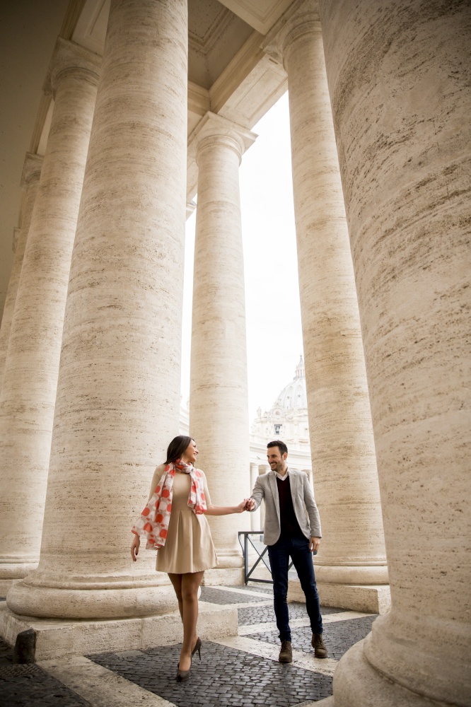 Loving couple at the St. Peter&rsquo;s Square in Vatican