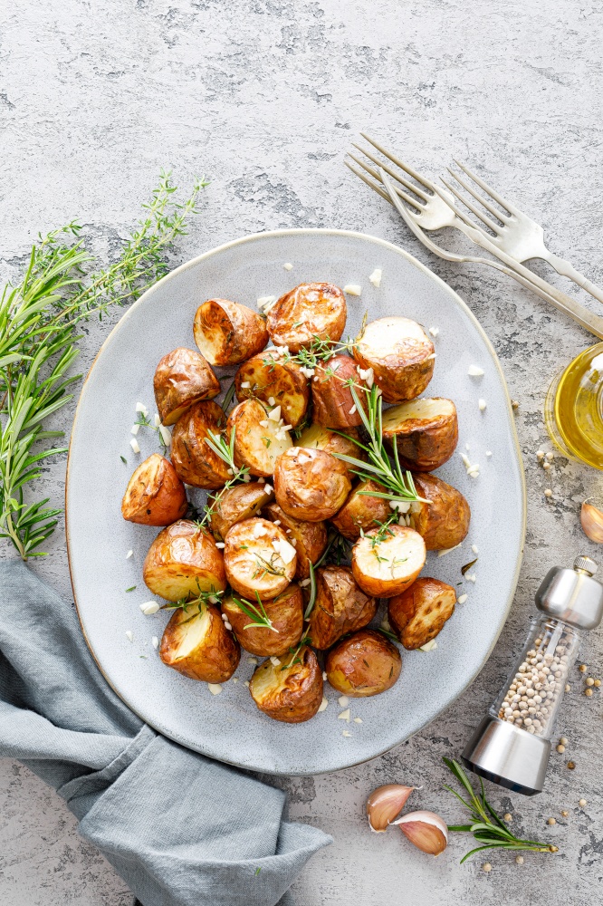 Baked potatoes with rosemary, thyme and garlic
