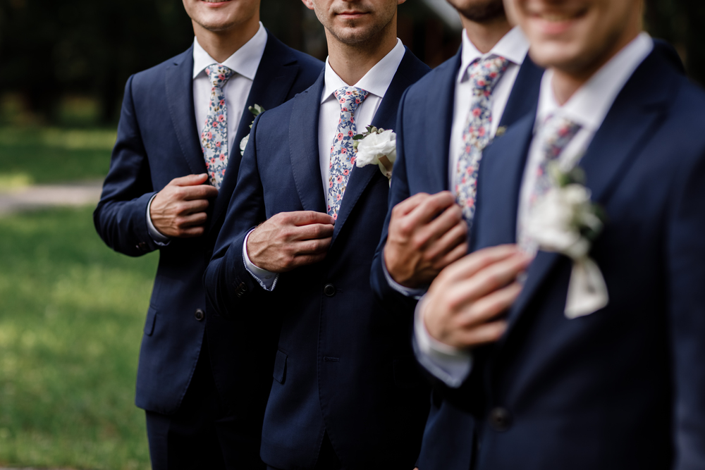 elegant groom&rsquo;s men with sttlish flowers tie. white Flowers in buttonhole, the groom&rsquo;s men are dressed in a dark suit. Wedding day. Outfit of the day. elegant groom&rsquo;s men with sttlish flowers tie. white Flowers in buttonhole, the groom&rsquo;s men are dressed in a dark suit. Wedding day. Outfit of the day.