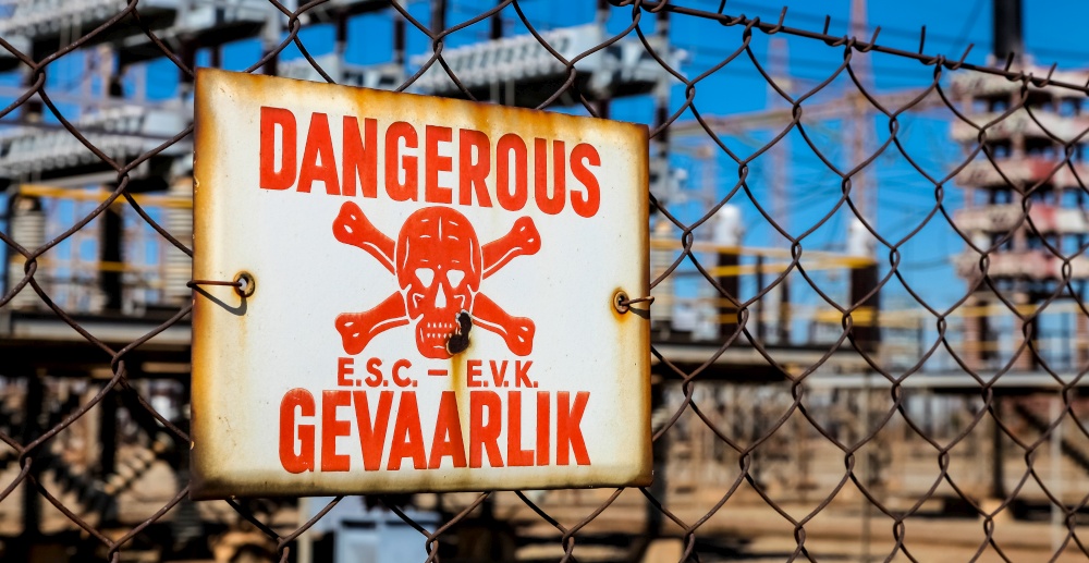 Danger Sign on a fence in English and Afrikaans language